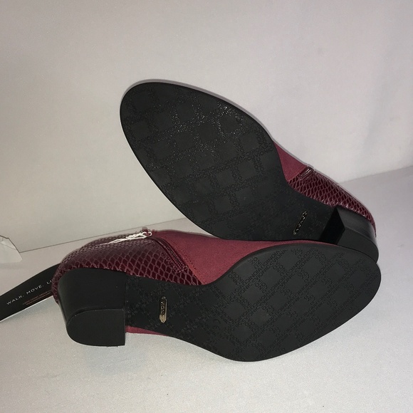 Vionic Shoes - Picture 4 of 5